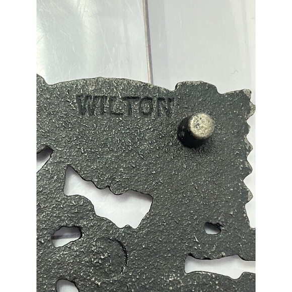 Vtg Wilton Black Cast Iron Trivet Grapes Leafs Scroll Design Metal Kitchen Decor - Picture 6 of 10